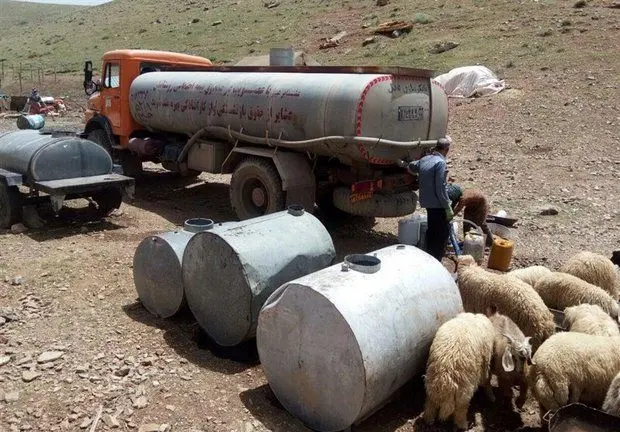 آبرسانی روزانه ۲۰ تانکر به مناطق عشایری استان اصفهان