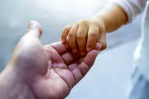 ۴ کودک ایلامی به فرزند خواندگی سپرده شدند